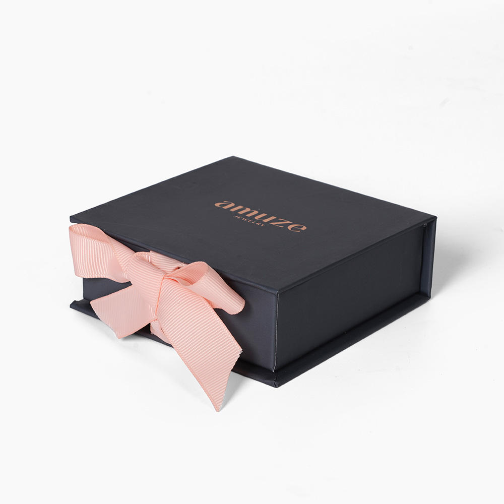 Caja de regalo con tapa magnética con lazo rosa