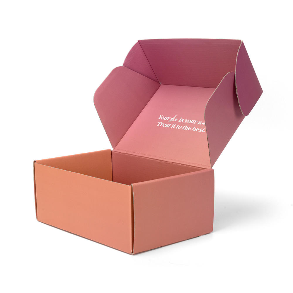 Valorizza il tuo marchio di abbigliamento con le nostre grandi scatole postali in cartone ondulato: il mix perfetto di funzionalità, durabilità, e appeal visivo.